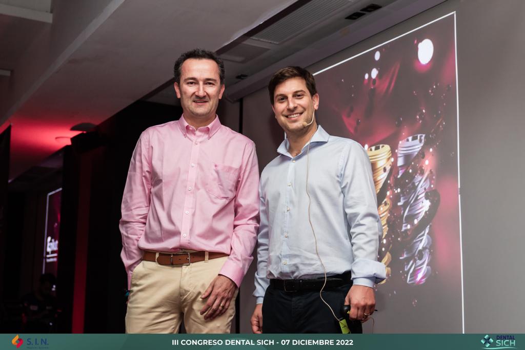 Dr. Agustín Díaz Barros junto al Dr. Leonardo Songer en el III Congreso Dental SICH