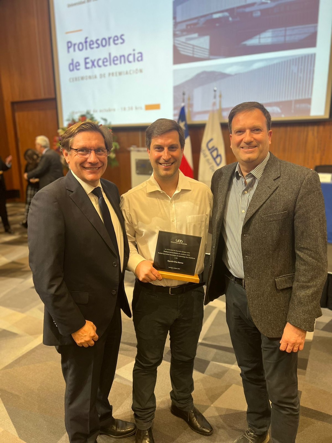 Danilo Ocaranza, Agustín Díaz Barros y Alfredo Zunino durante la ceremonia de Profesores de Excelencia UDD